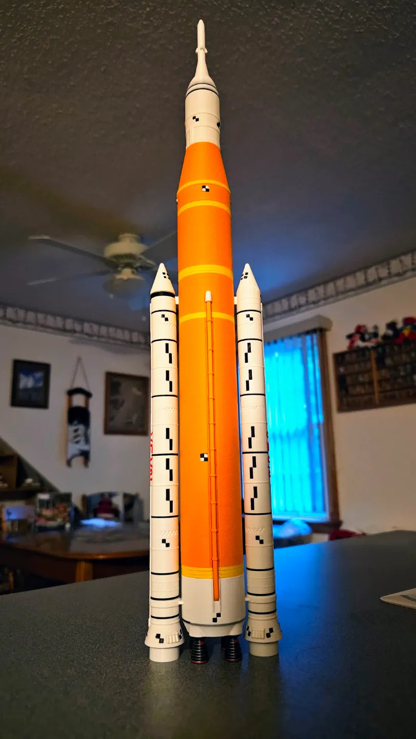 Artemis I SLS 19cm Tall (1:200 Scale)