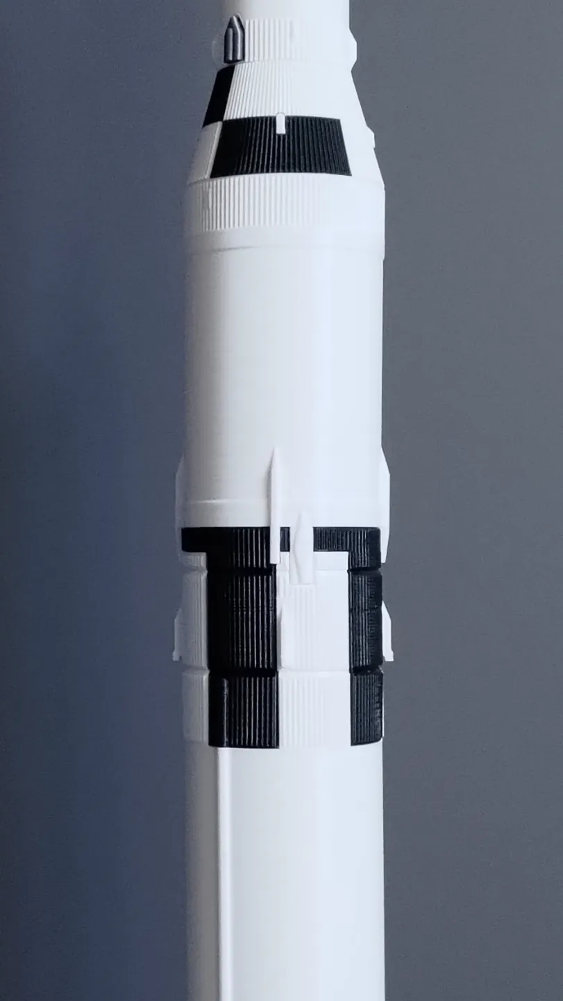 Saturn V Model Rocket 56cm Tall (1:200 Scale)