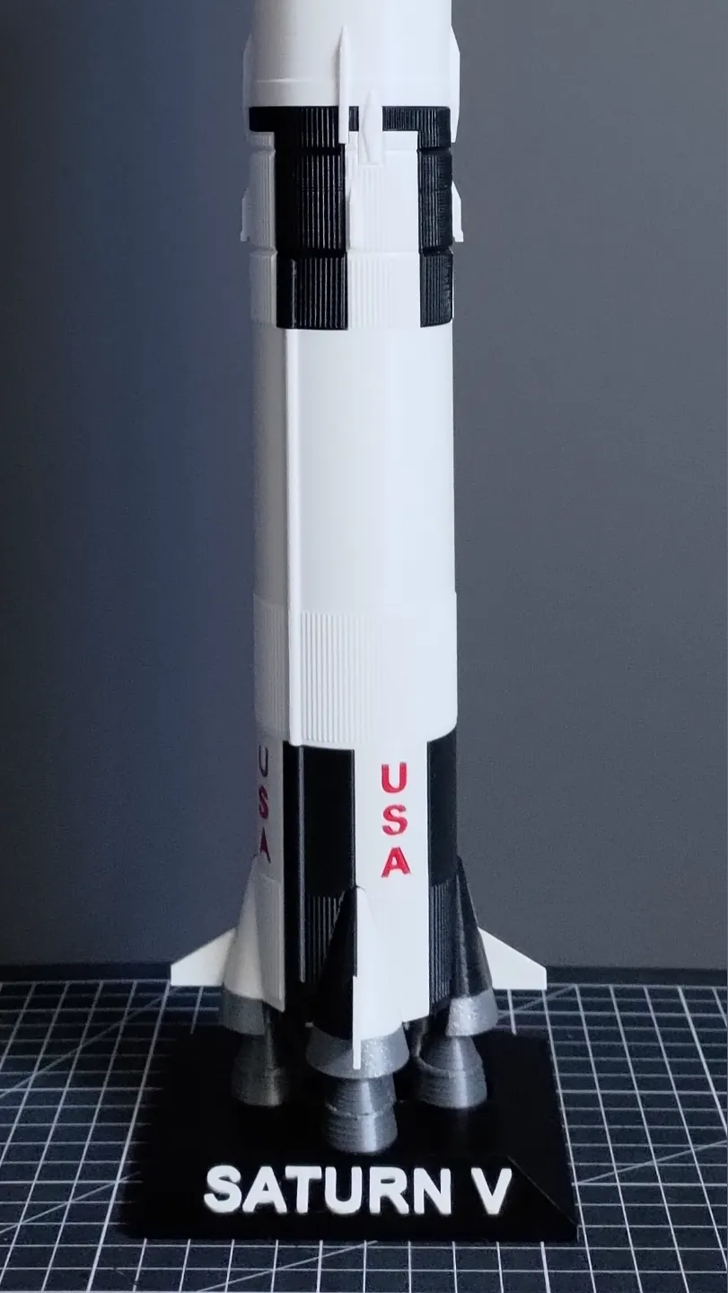 Saturn V Model Rocket 56cm Tall (1:200 Scale)