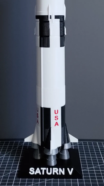 Saturn V Model Rocket 56cm Tall (1:200 Scale)